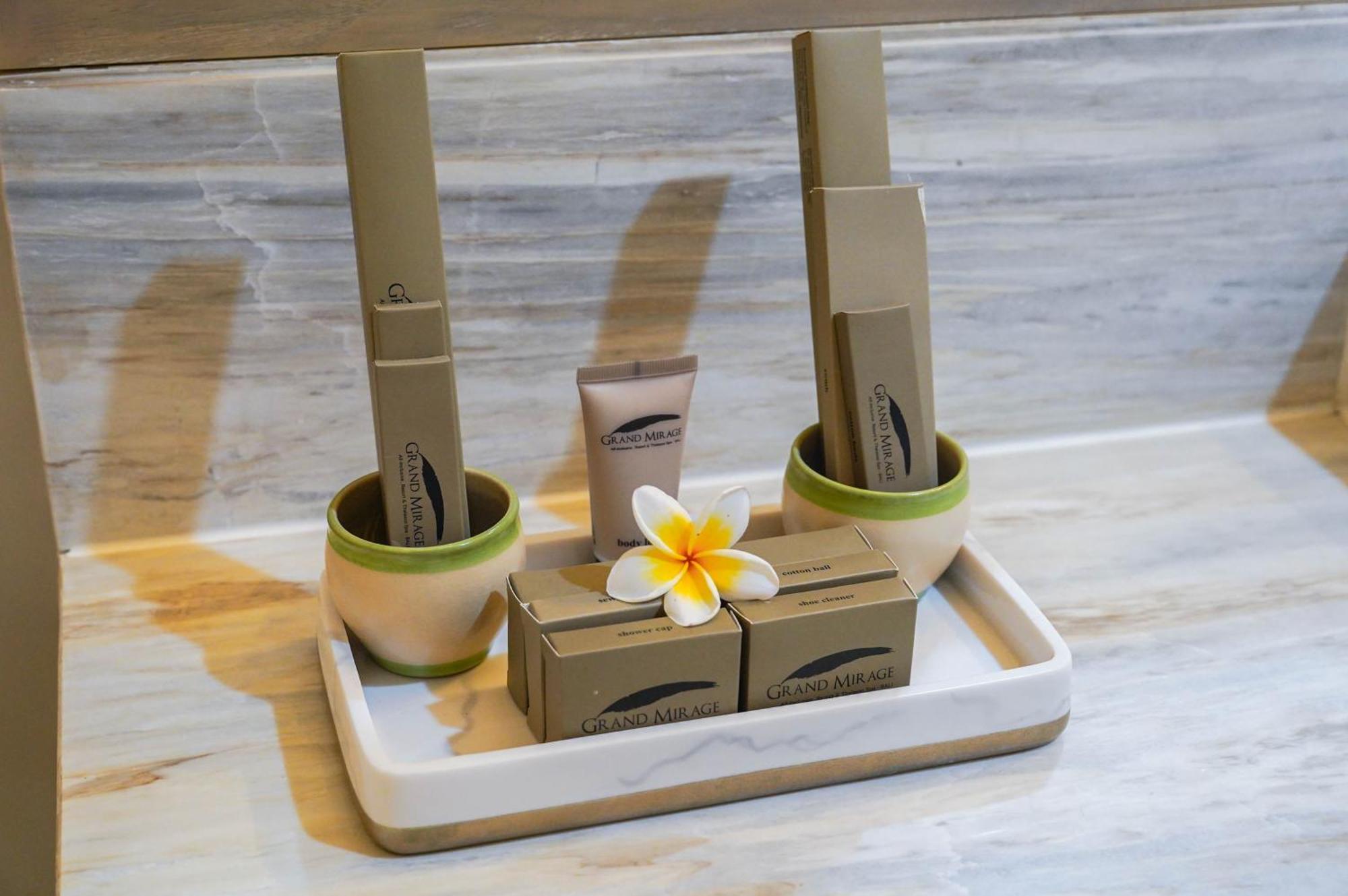 Grand Mirage Resort & Thalasso Bali Νούσα Ντούα Εξωτερικό φωτογραφία A selection of toiletries